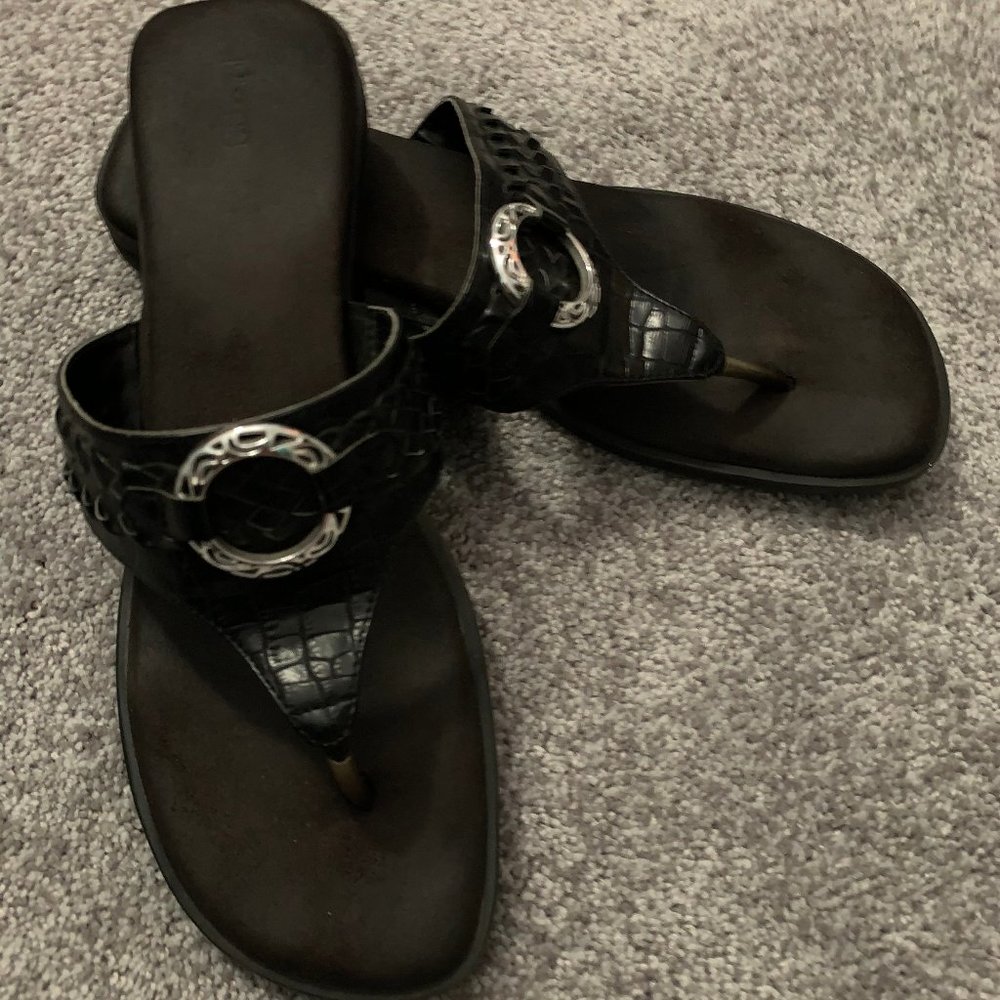 Black comfy ladies sandals/thongs
